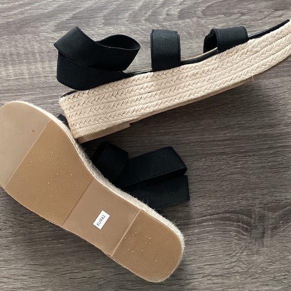 Black platform sandals never been worn - Picture 2 of 2